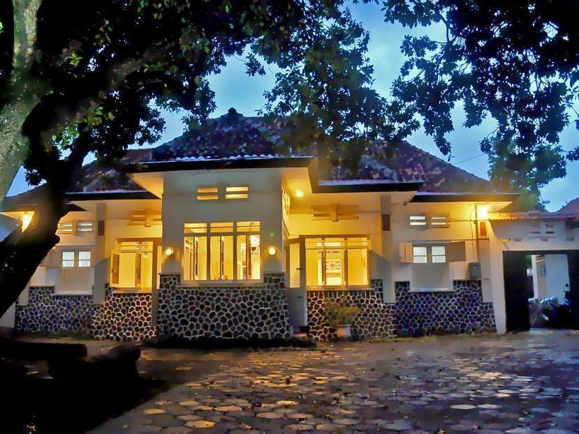 Reddoorz Syariah near Wijilan Yogyakarta Hotel Bagian luar foto
